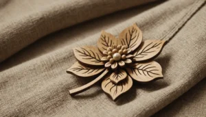 broche en bois